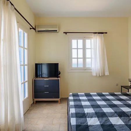 Seaview Getaway With Pool & Panoramic Views