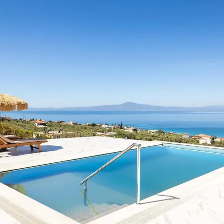 Seaview Getaway With Pool & Panoramic Views Appartement *
