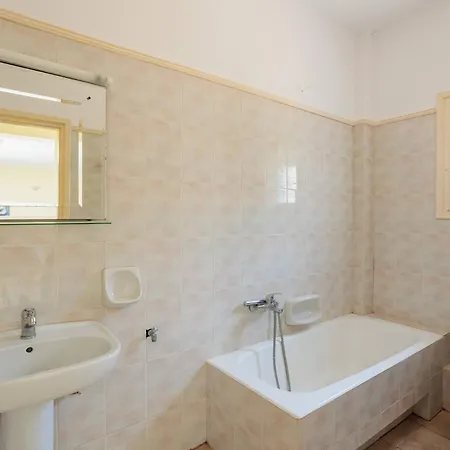 Apartment Seaview Getaway With Pool & Panoramic Views *