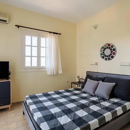 Seaview Getaway With Pool & Panoramic Views شقة